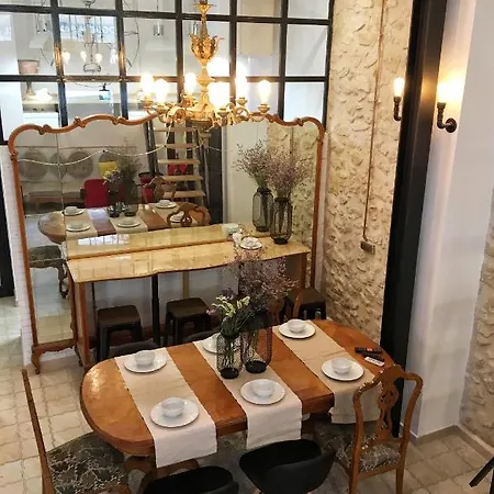 Numero Trece - Free Towels, Coffee & Tea, Remote Check-in (adults Only) Hostel *