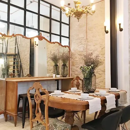 Hostel Numero Trece - Free Towels, Coffee & Tea, Remote Check-in (adults Only)