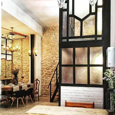 Numero Trece - Free Towels, Coffee & Tea, Remote Check-in (adults Only) Hostel