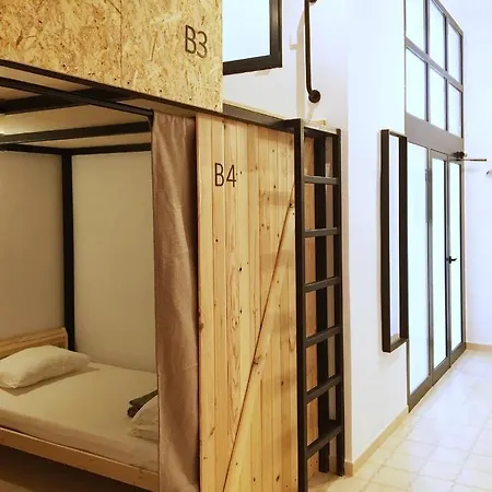 Numero Trece - Free Towels, Coffee & Tea, Remote Check-in (adults Only) Hostel